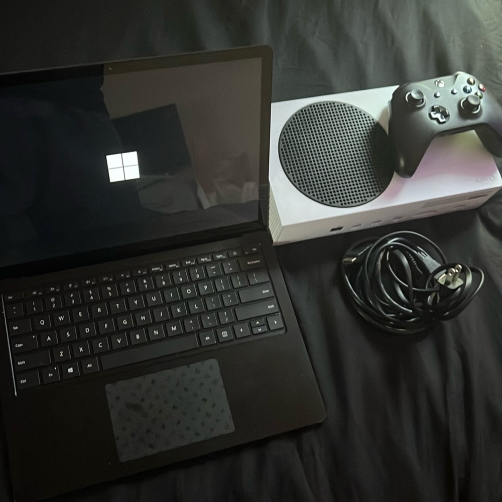 Microsoft surface laptop 3/ Xbox one s